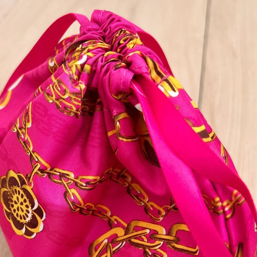 Estee Lauder Fuchsia Pink Gold Chain 90s Pattern Drawstring Makeup Bag